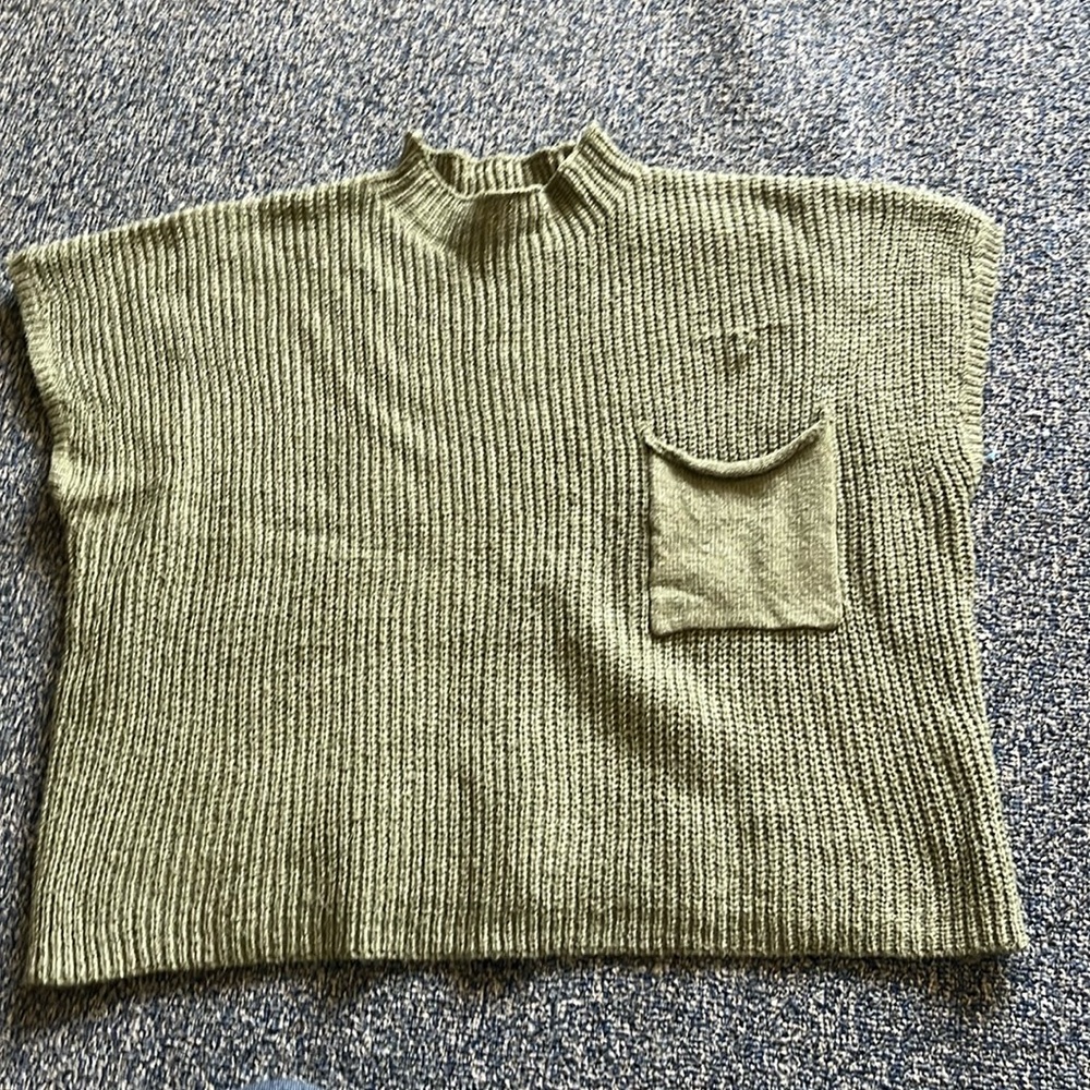 Olive green cropped short sleeve sweater
